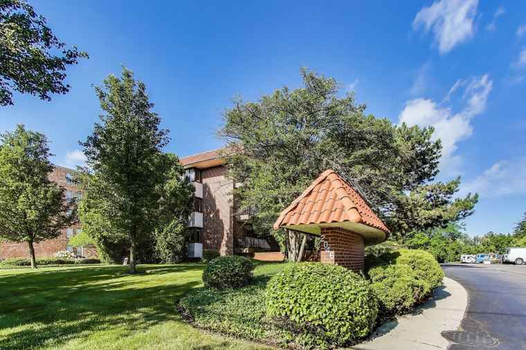 Photo of 2046 Saint Johns Ave Unit 2A Highland Park, IL 60035