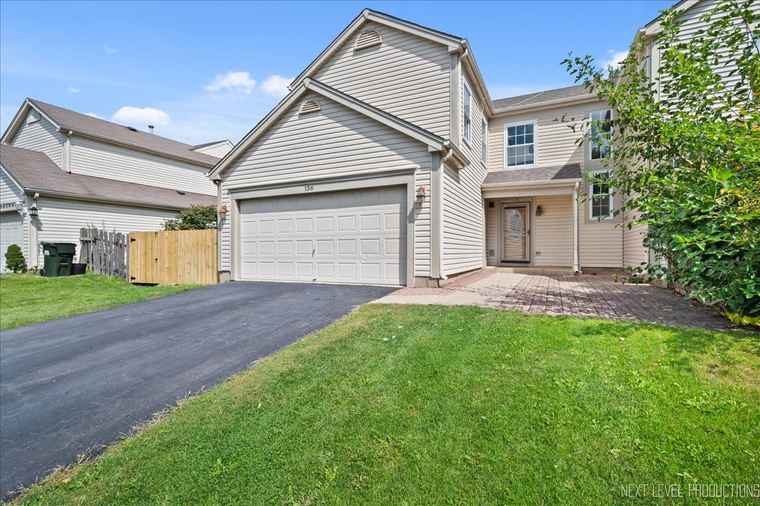 Photo of 136 Horizon Cir Carol Stream, IL 60188
