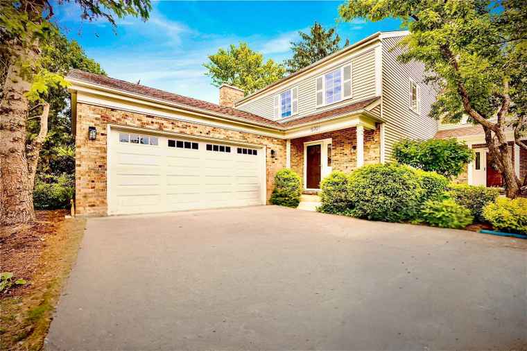 Photo of 5701 Foxgate Ln Hinsdale, IL 60521