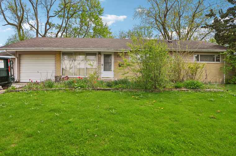 Photo of 225 Bode Rd Hoffman Estates, IL 60169