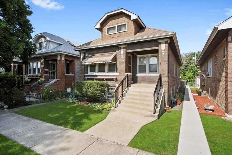Photo of 2418 Wesley Ave Berwyn, IL 60402