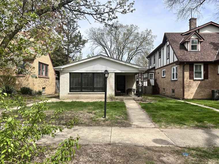 Photo of 9911 Kedvale Ave Skokie, IL 60076