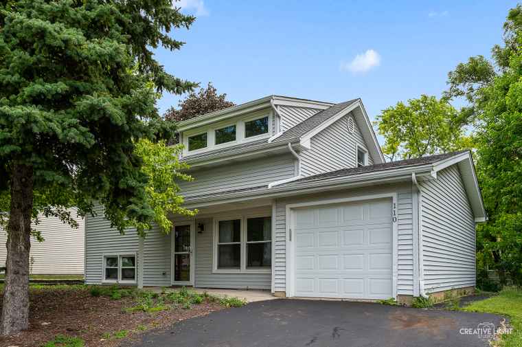 Photo of 110 Delaware Dr Bolingbrook, IL 60440