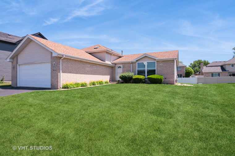 Photo of 18133 Brittany Ln Lansing, IL 60438