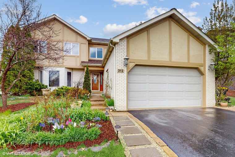 Photo of 312 Carl Sands Dr Cary, IL 60013