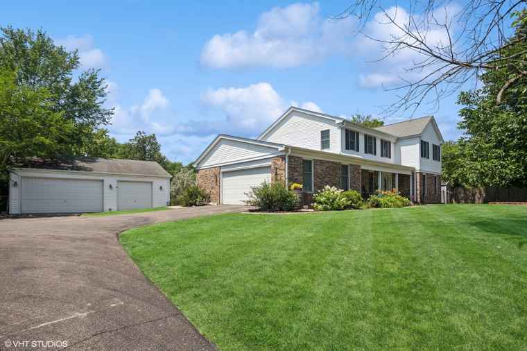 Photo of 523 N Ela Rd Barrington, IL 60010