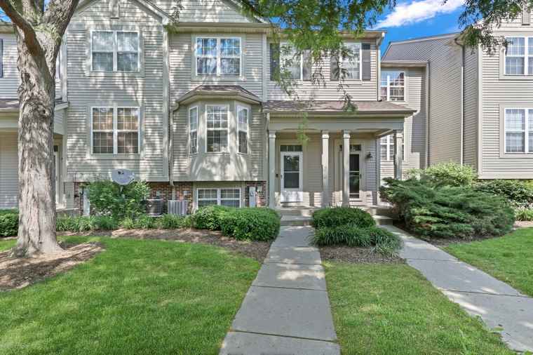 Photo of 983 Ellsworth Dr Grayslake, IL 60030