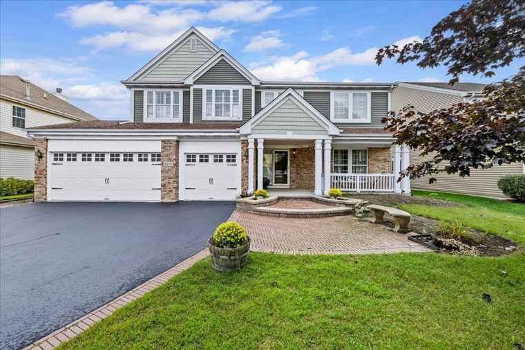 Photo of 1415 Carmel Ln Cary, IL 60013
