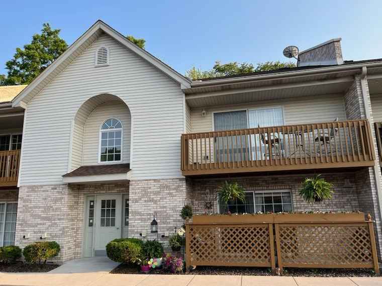 Photo of 800 Madison St Unit 2C Lockport, IL 60441