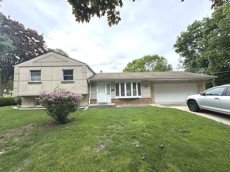 Photo of 1405 W Brown St Arlington Heights, IL 60004