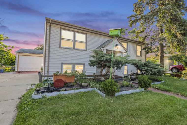 Photo of 6710 Appletree St Hanover Park, IL 60133