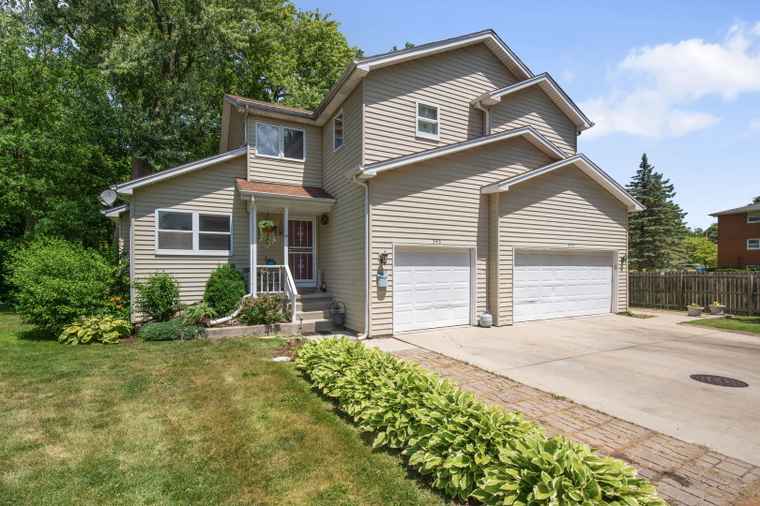 Photo of 343 S Gilbert St South Elgin, IL 60177