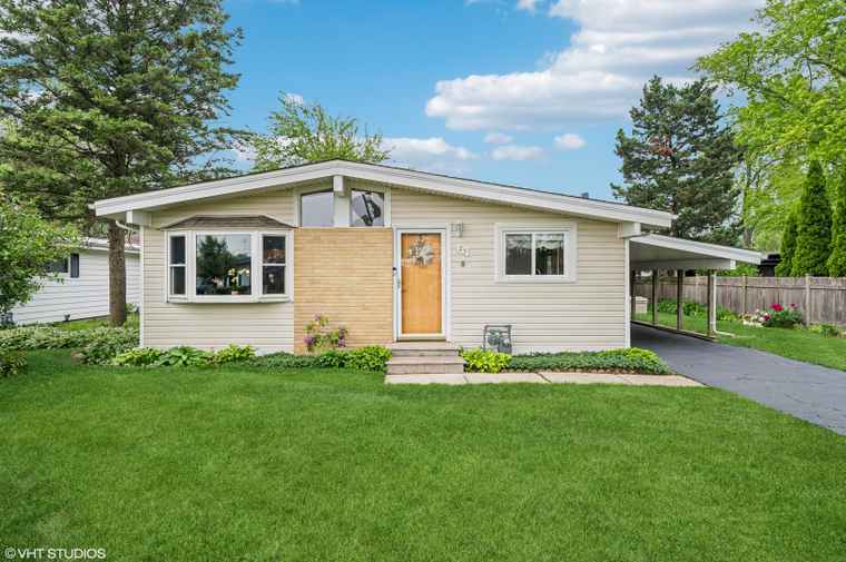 Photo of 25 W Jeffery Ave Wheeling, IL 60090