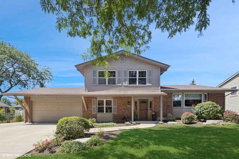 Photo of 1405 Armstrong Ln Elk Grove Village, IL 60007