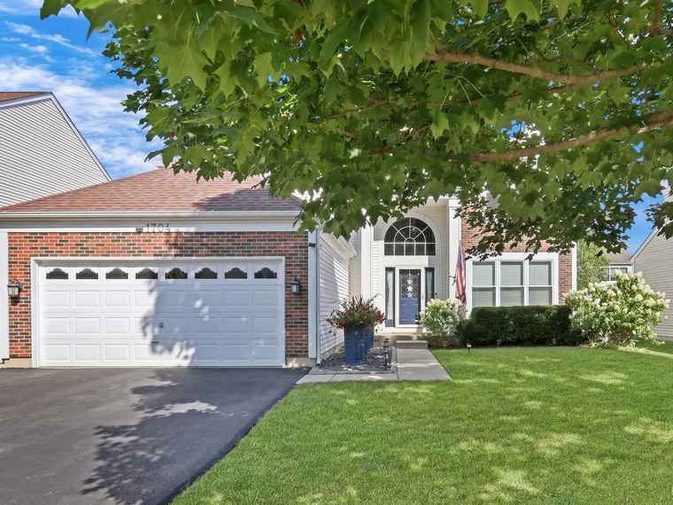 Photo of 1704 Belle Haven Dr Grayslake, IL 60030