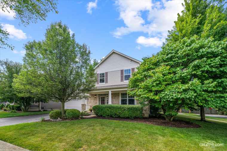 Photo of 426 Fayette Dr Oswego, IL 60543