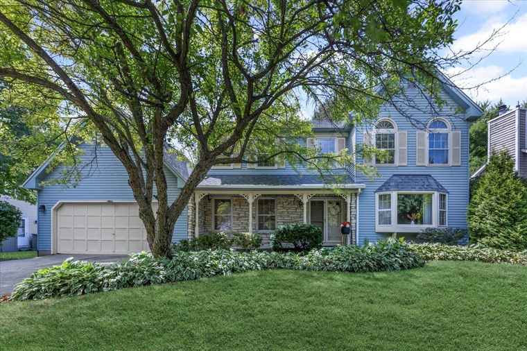 Photo of 731 S River Rd Naperville, IL 60540