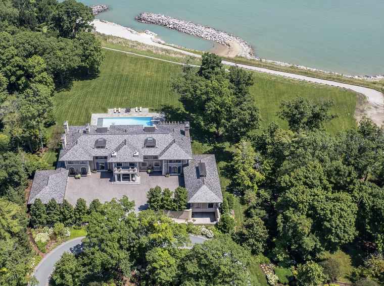 Photo of 595 Circle Ln Lake Forest, IL 60045