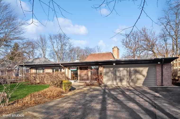 Photo of 687 Birch Rd Glencoe, IL 60022