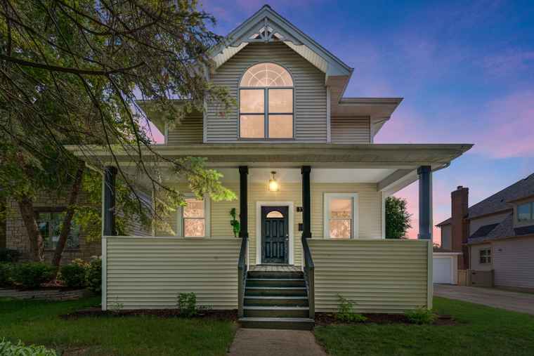 Photo of 113 N Warwick Ave Westmont, IL 60559