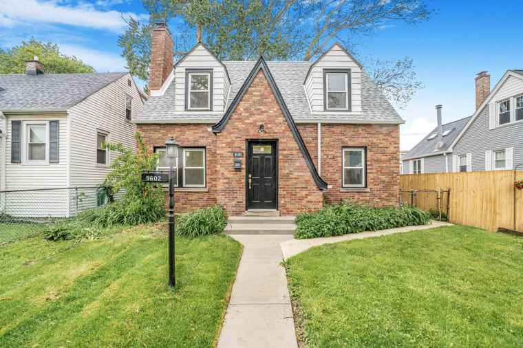 Photo of 9602 S Troy Ave Evergreen Park, IL 60805
