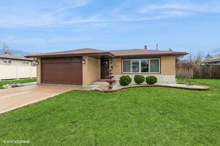 Photo of 19109 Grant St Lansing, IL 60438