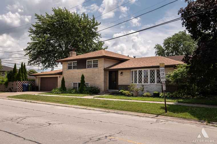 Photo of 9301 Mcvicker Ave Oak Lawn, IL 60453