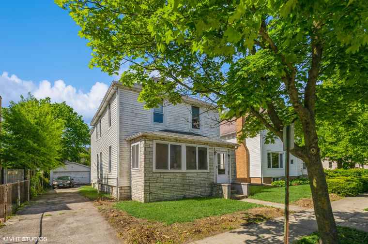 Photo of 1912 Emerson St Evanston, IL 60201