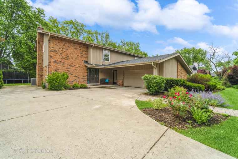 Photo of 1385 Carol Ln Deerfield, IL 60015