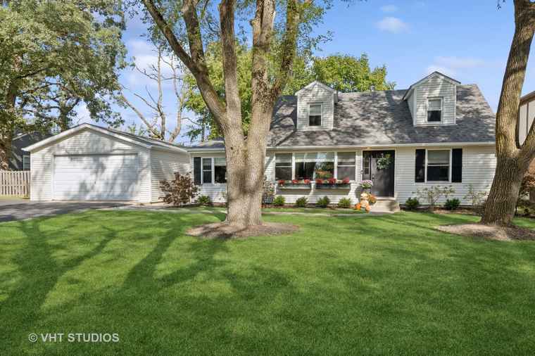 Photo of 1120 Country Club Rd Lake Zurich, IL 60047