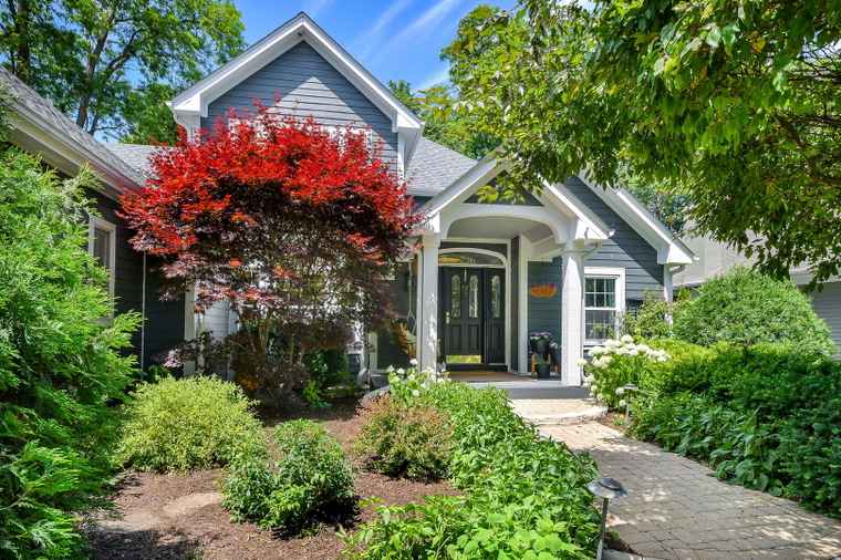 Photo of 72 Gray St St. Charles, IL 60174