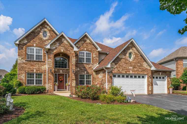 Photo of 1242 Deerpath Dr Yorkville, IL 60560