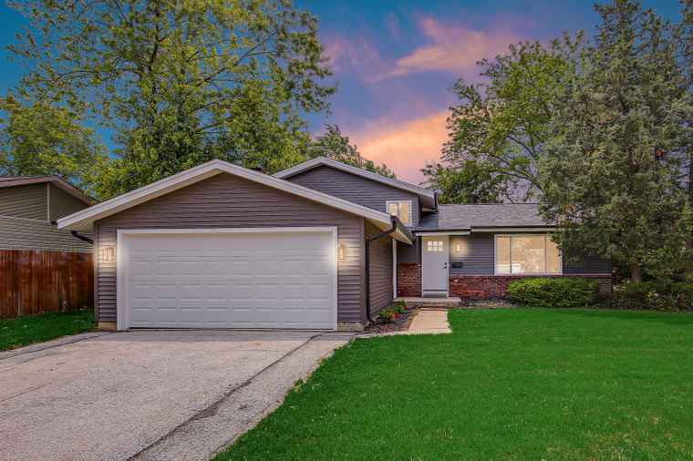 Photo of 5191 Newport Dr Oak Forest, IL 60452