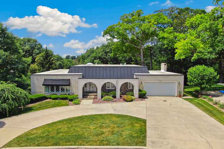 Photo of 712 Ridge Rd Lemont, IL 60439