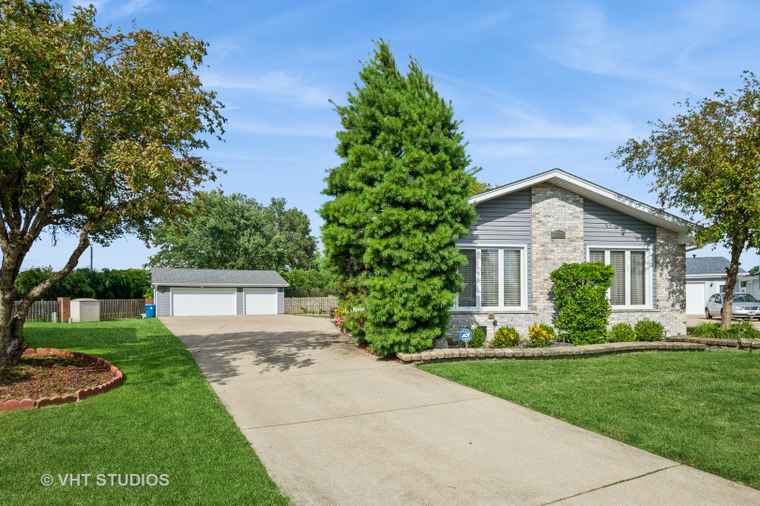 Photo of 11909 S Lockwood Ave Alsip, IL 60803