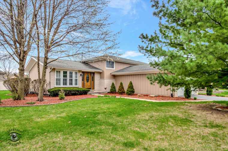 Photo of 16529 Edgewood Dr Plainfield, IL 60544