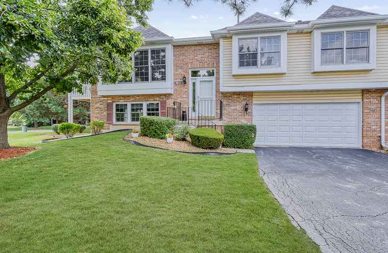 Photo of 9911 Cambridge Dr Mokena, IL 60448