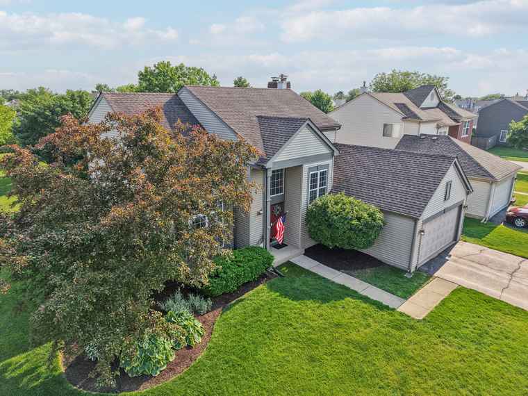 Photo of 1995 Ridgemore Dr Bartlett, IL 60103