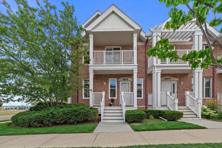 Photo of 303 56th St Kenosha, WI 53140