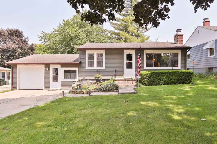 Photo of 274 Crystal Ave South Elgin, IL 60177