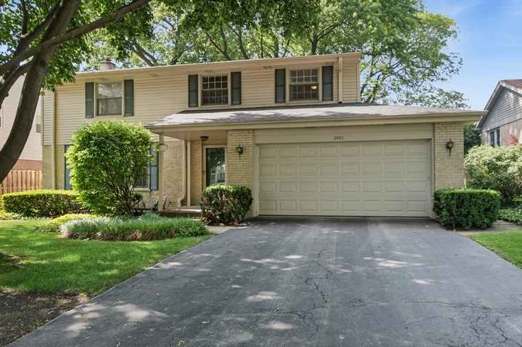 Photo of 2421 Swainwood Dr Glenview, IL 60025