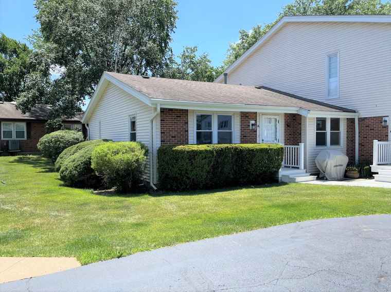 Photo of 311 Northwestern Ct Unit A Bloomingdale, IL 60108