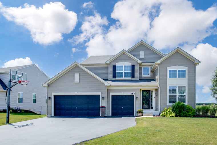 Photo of 662 Kentshire Dr Yorkville, IL 60560