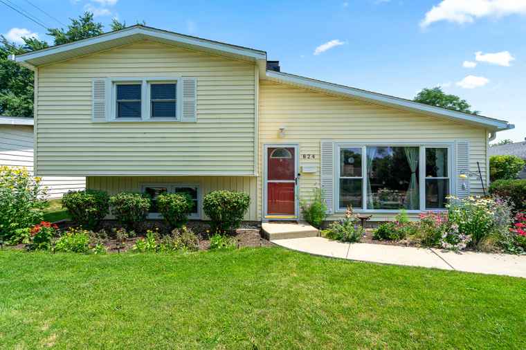 Photo of 824 Read St Lockport, IL 60441