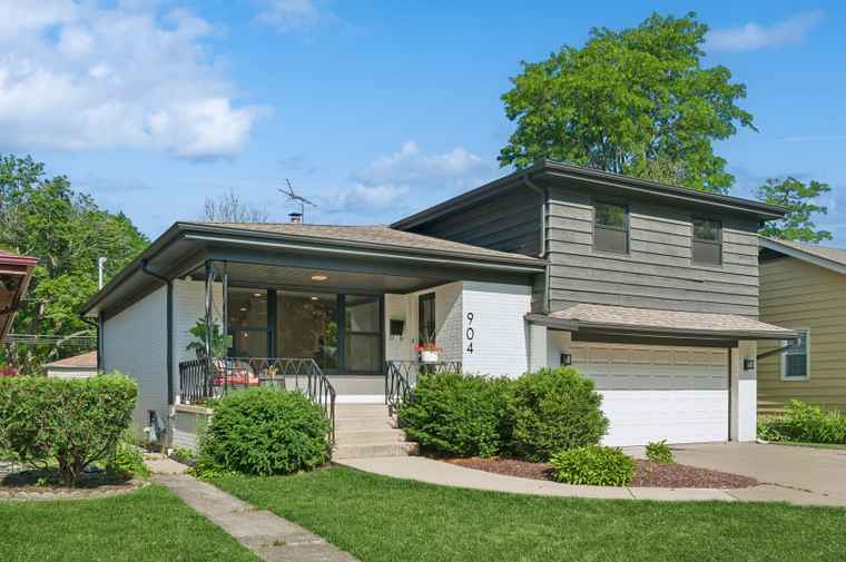 Photo of 904 Florence Dr Park Ridge, IL 60068