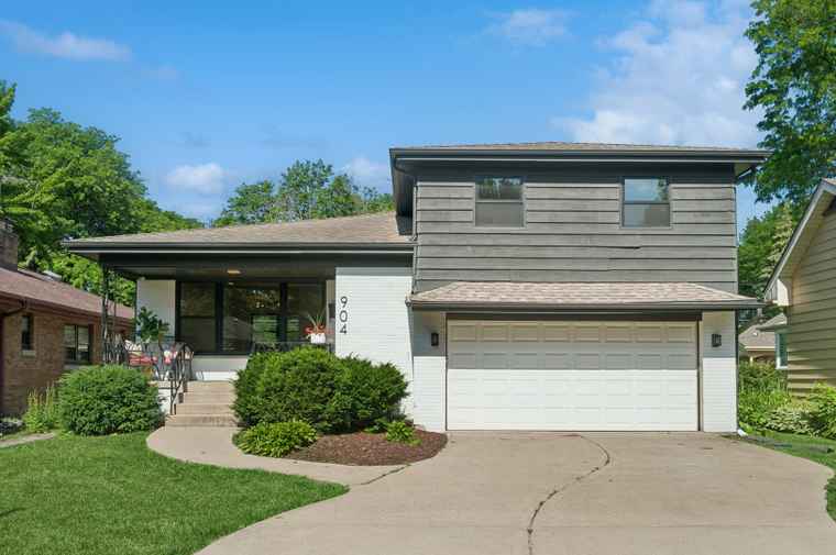 Photo of 904 Florence Dr Park Ridge, IL 60068