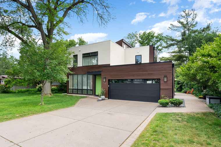 Photo of 920 Appletree Ln Deerfield, IL 60015