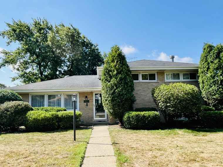 Photo of 5517 Warren St Morton Grove, IL 60053