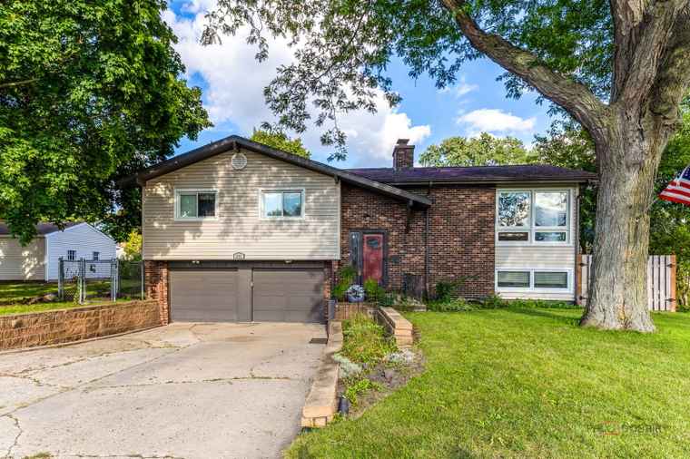 Photo of 571 Nash Rd Crystal Lake, IL 60014