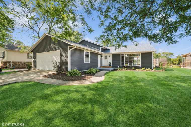 Photo of 6 Spring Valley Ln Streamwood, IL 60107